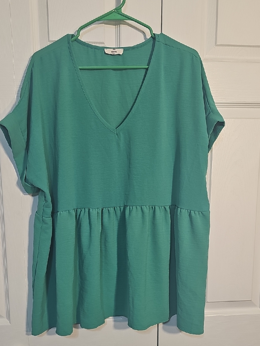 entro Kelly Green V-Neck Peplum Tunic
